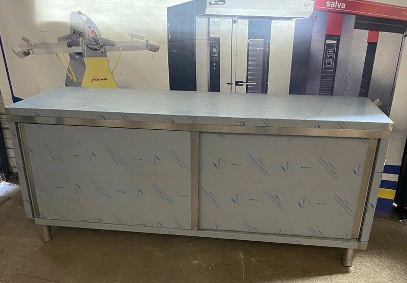 Table armoire inox avec 2 portes coulissantes